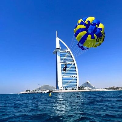 parasailing next to burj al arab in dubai