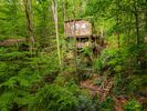 BOOK The Treehouse Cabin Rental in Helen Ga | Cabins in Helen Ga | PET- FRIENDLY CABINS 