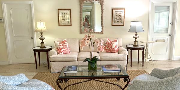 Resident's lounge with sofas and chairs in the 389 Building, 389 S Lake Drive, Palm Beach