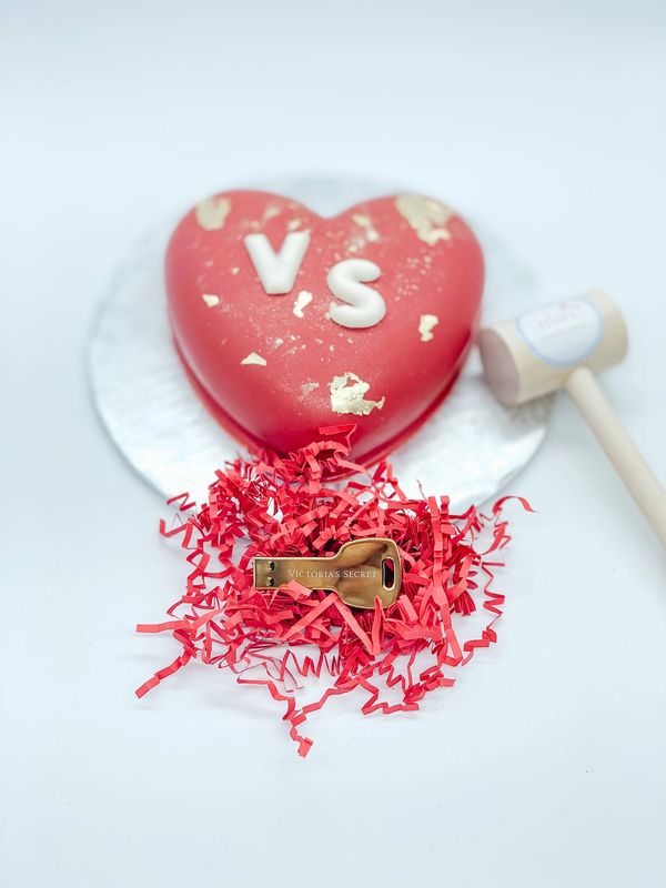 Heart Smash Cakes created for Victoria’s Secret. The smash cakes contained a key internet stick for 