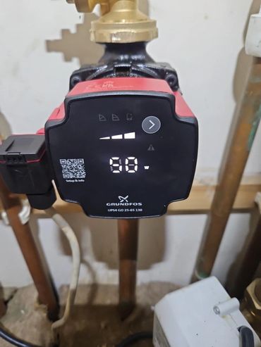 Grundfos UPS4 GO pump display showing 58W power.
