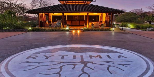 Entrance of Rytmia Retreat at dusk.