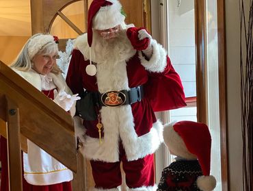 Mile High Santa Claus and Mrs. Claus arrive for a personal appearance for a home visit. 2022