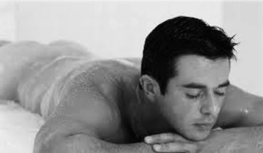 Client feeling relaxed after a naturist male sensual massage at HIMEROS.