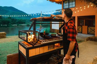 master Thai cuisine, the perfect BBQ and signature techniques in our private group cooking classes