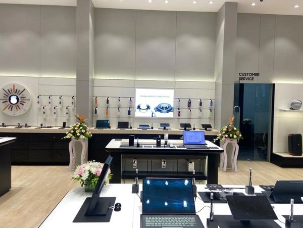 Modern tech store interior design of Brand Samsung