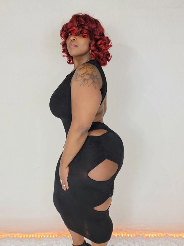 Stylish Bianca Midi Dress in Black Color on a Model