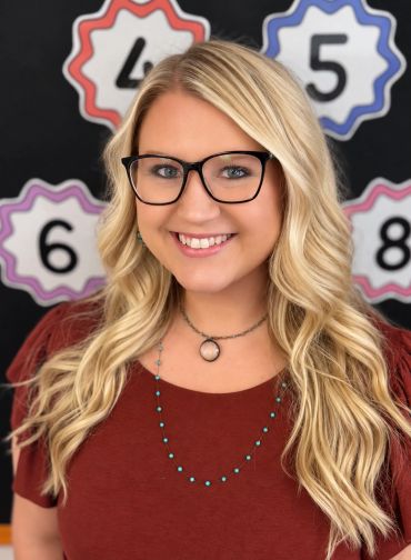 Lauren Stone, Aide