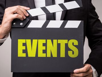 Tutto quello che serve ad un evento per diventare main-SCREEN!
Il nostro team si occupa dell'organiz