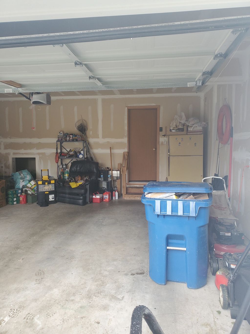 Garage Clean outs, We service Renton, Kent, Auburn, Covington, Maple Valley, Issaquah, Sea Tac.