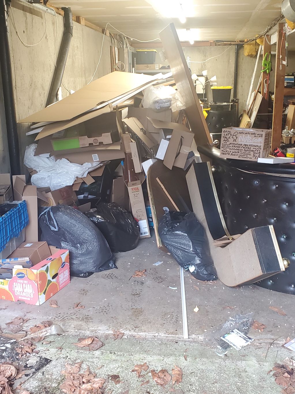 Garage clean out, Shop Cleanouts, Barn cleanouts. Yard Waste Removal near me .Eviction Clean outs. 