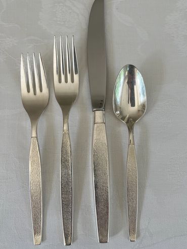 dessert forks - 8
forks - 8
knives - 8
spoon - 8