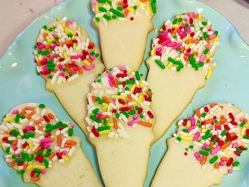 Ice Cram Cone butter cookis with sprinkles