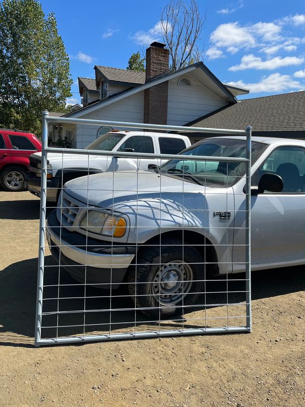 Custom field fencing gates in Roseburg, Oregon
