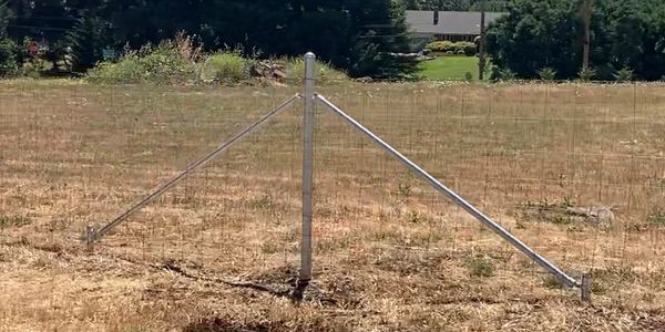 Field fencing in Roseburg, Oregon