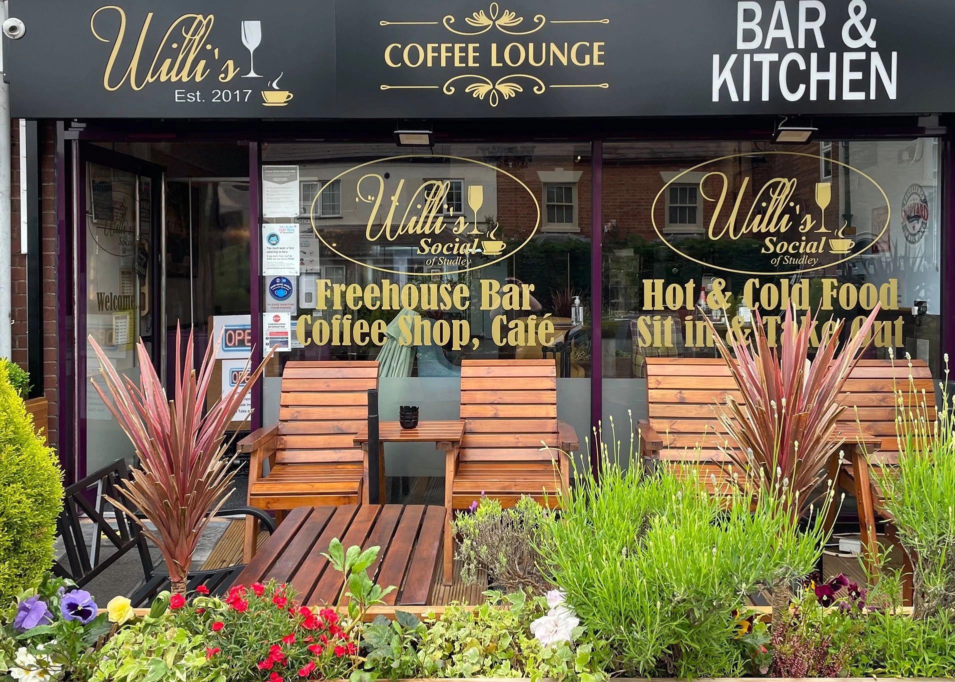 Willi’s Coffee lounge, Bar & Kitchen 