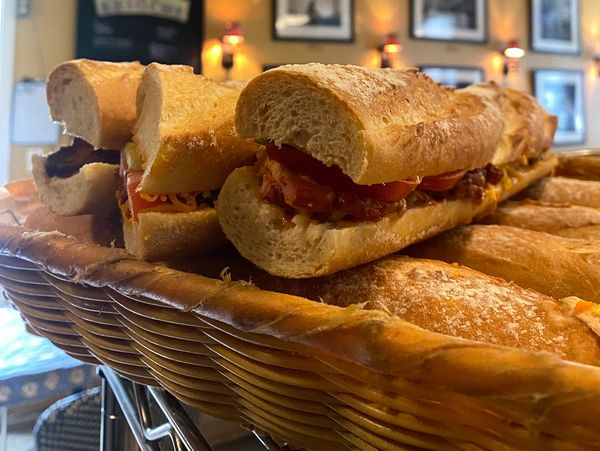 Spicy bacon sandwich