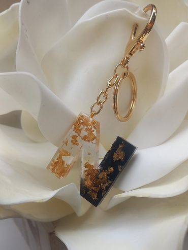 Portachiavi N black con foglia Gold