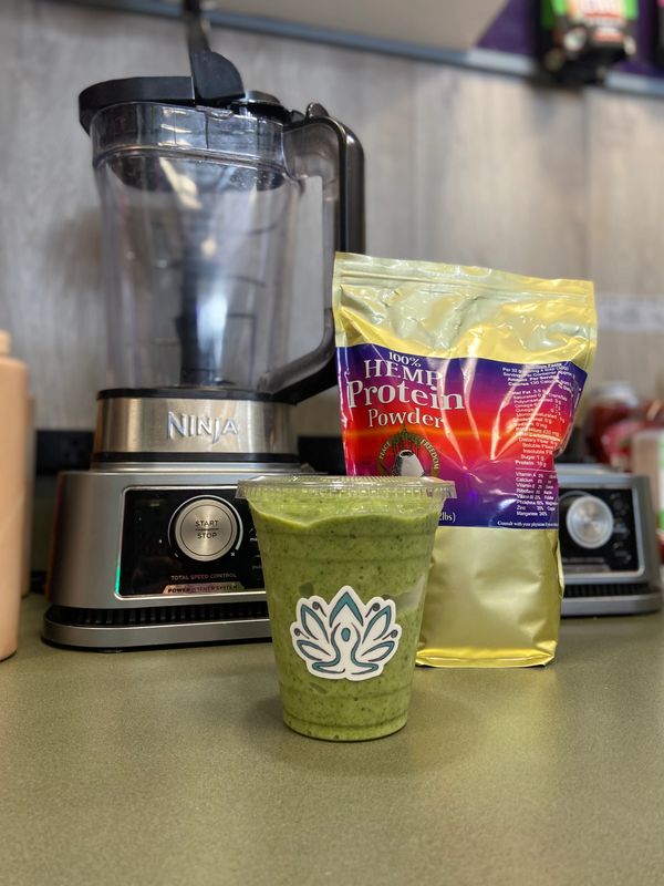 Green Goblin (spinach, pineapple, mango) smoothie with Hemp Protein!