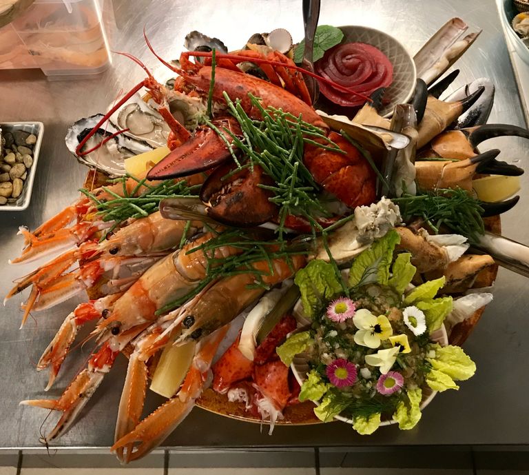 Fresh Mixed SeaFood Platter
For 2 people 699:-
Add lobster 350:-
(To order one day before)