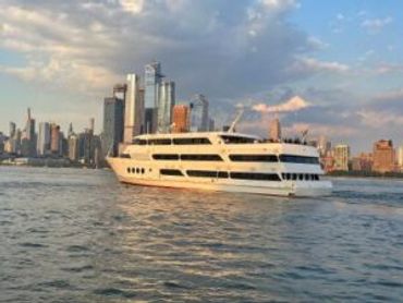 Horizon's Edge yacht in front of New York City skyline