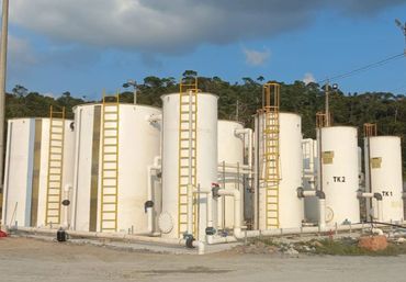 Tanques de almacenamiento de agua y red contra incendios.