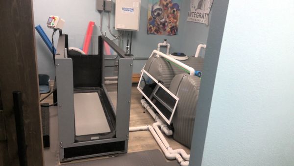 Underwater treadmill room