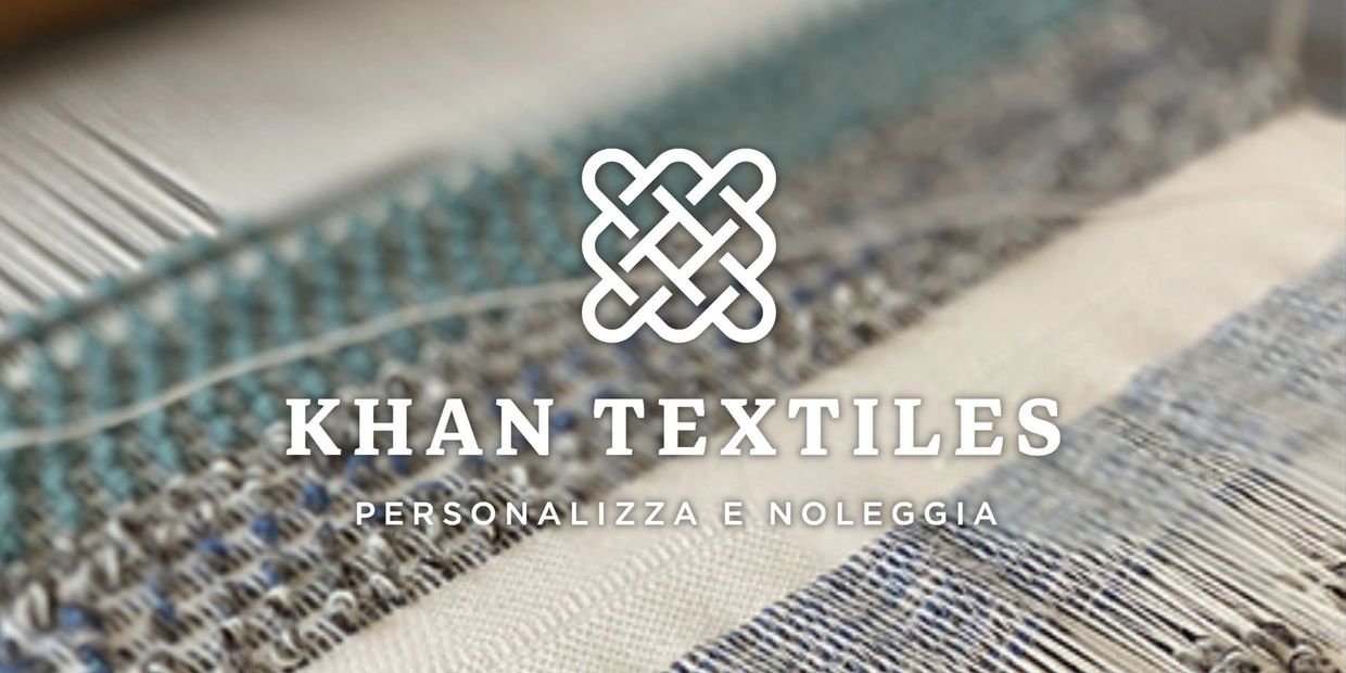 Logo di Khan Textiles con sfondo tessile.