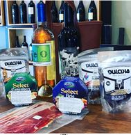 Regalos corporativos, arcones, canastas. Arreglos florales, fruta, vino, queso. Tablas de queso.