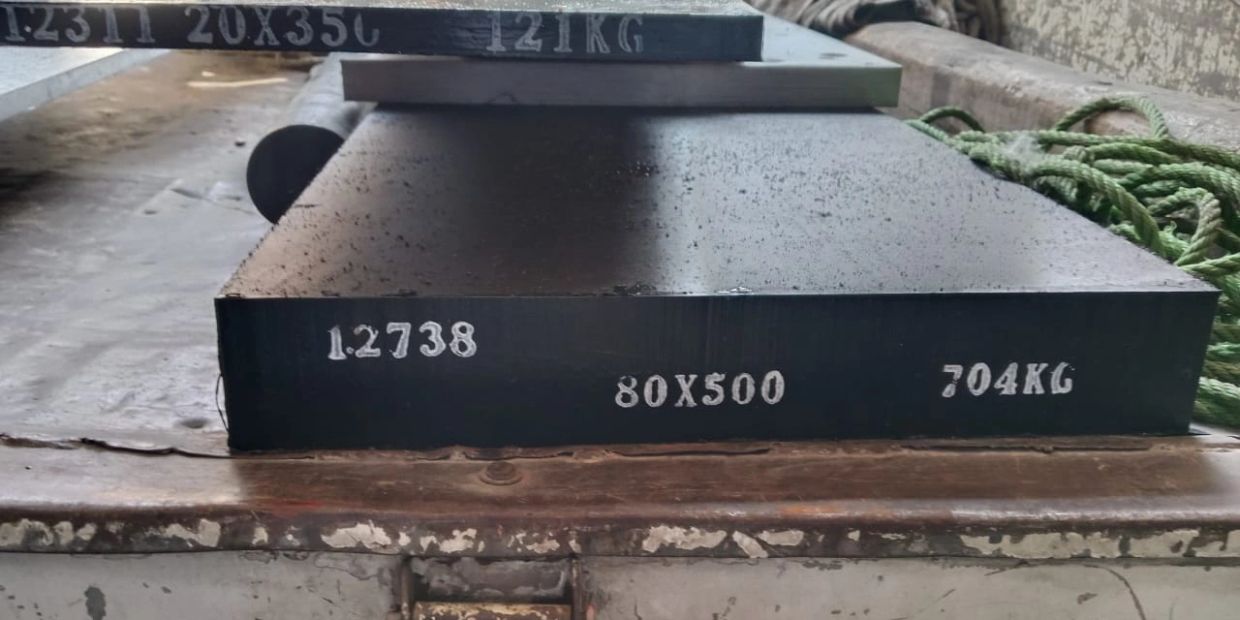 Metal plates with dimensions and weights marked, stacked on a rusty surface.