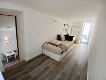 Bedroom at Rua Antonio Cervantes, Peniche house for sale.