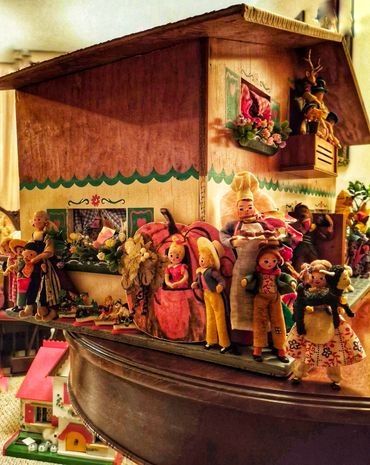 RetroMemento Dollhouse Dolls Museum Miniatures Dora Kuhn BAPS Germany Nursery Edith Von Arps Schwarz