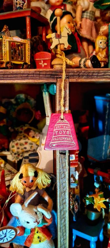 RetroMemento Dollhouse Wonderments Museum Miniatures Dora Kuhn BAPS Germany Handmade FAO SCHWARZ