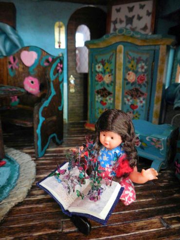 Miniature Bavaria Alpine Spanish Tile RetroMemento Dora Kuhn Dollhouse Greenleaf Kit Ari Tudor Dolls