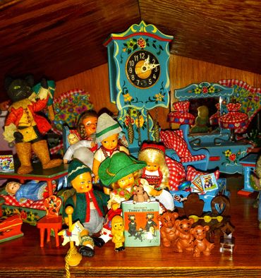 RetroMemento Dollhouse Dolls Museum Miniatures Dora Kuhn BAPS Germany Handmade Handpainted Nursery