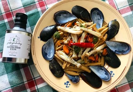justpugliafactory in cucina Fusilli con cozze e cannolicchi