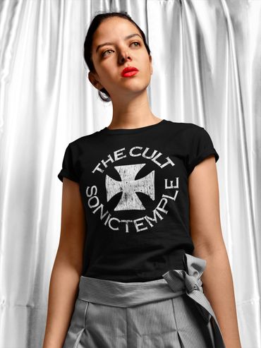 Woman wearing a black The Cult Sonic Temple t-shirt with red lipstick.