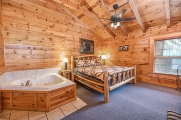 Five Bears Cabin bedroom