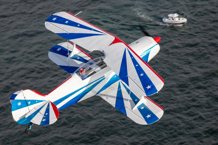 Ron Rowars biplane