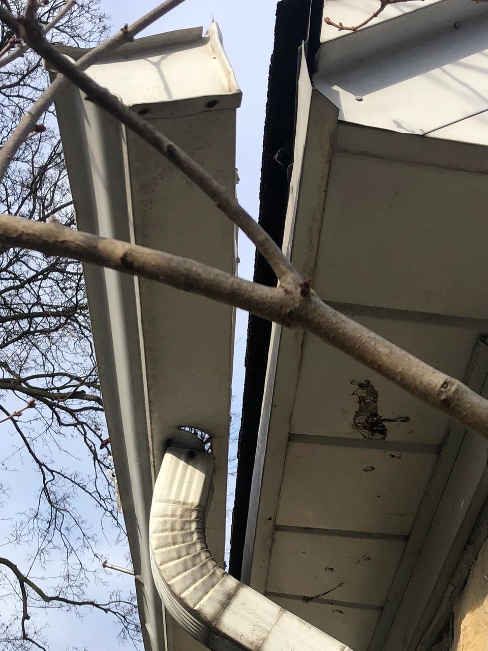 Eavestroughs repair