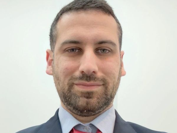 Dr Fayez Alsharief
M.B.B.S, FRCOphth