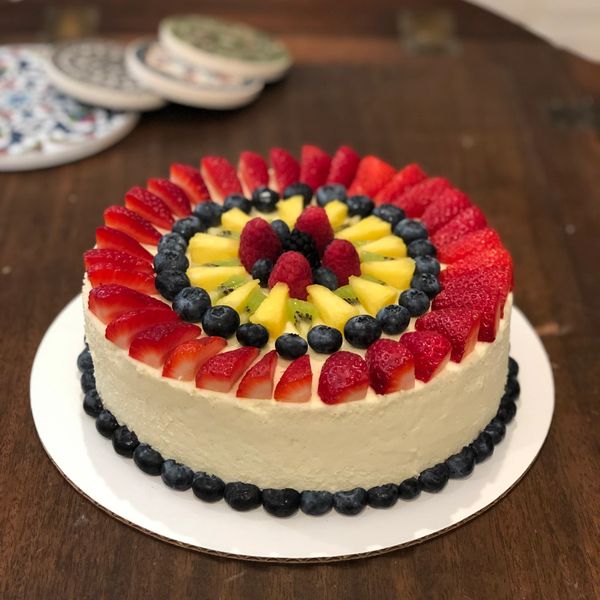round fruit cake