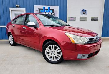 2010 Ford Focus SEL's photo