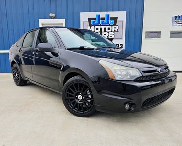 2010 Ford Focus SES's photo