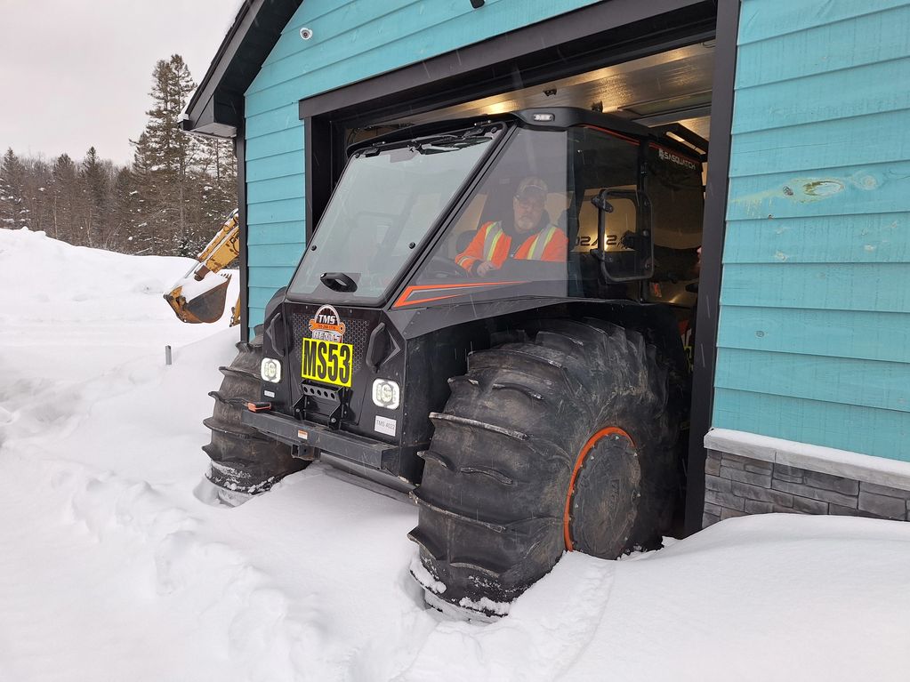 Squeezing out the Squatch, just fits!