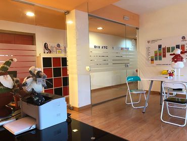 Contattaci e programma la tua visita virtuale alla nostra scuola di inglese per ragazzi e adulti.