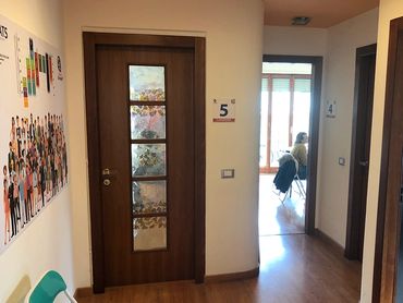 Conosce il nostro team. 5 insegnanti di inglese madrelingua per aiutare dal giorno 1.