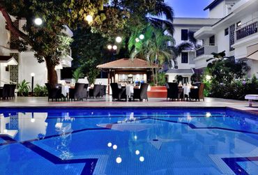 Swimming pool at Radisson Goa