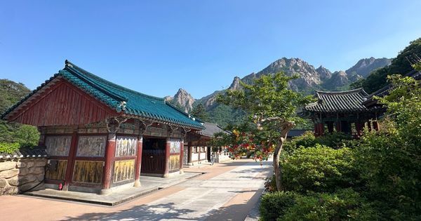 Seoraksan National Park, traditional Korean building