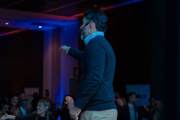 Allan Loría en Conferencia Inspiradora